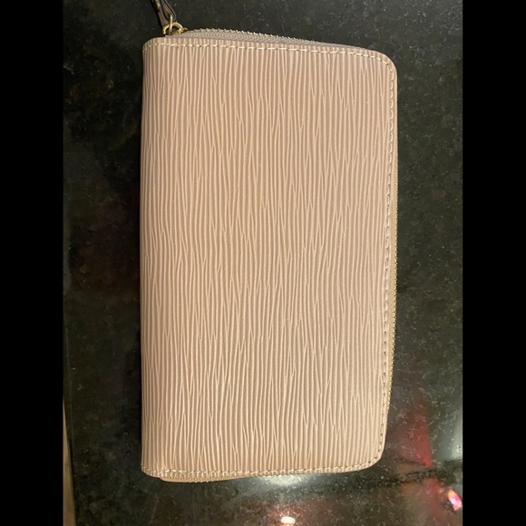 AVAILABLE - Pink creme wallet - Picture 3 of 6